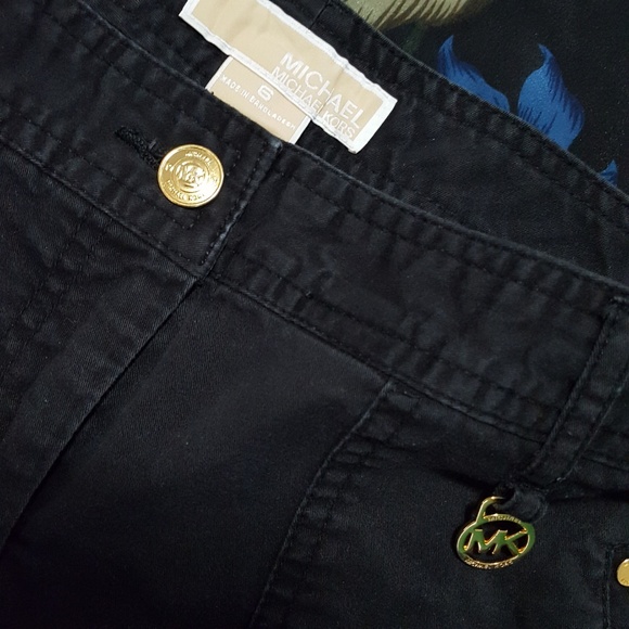 Michael Kors 4-pocket shorts with MK charm, Size 6 - Picture 2 of 7